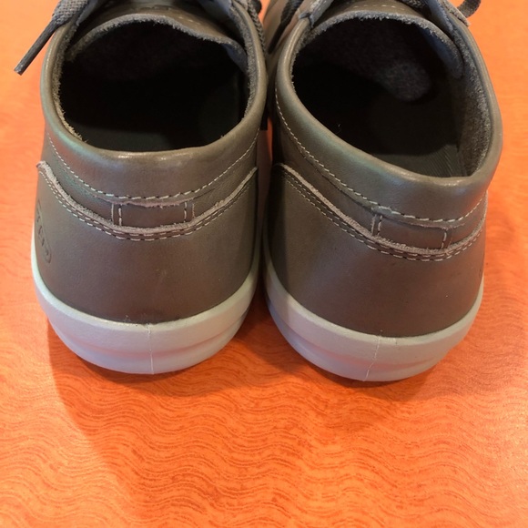 Keen Women's Gray Lace-Up Sneakers - Picture 6 of 9
